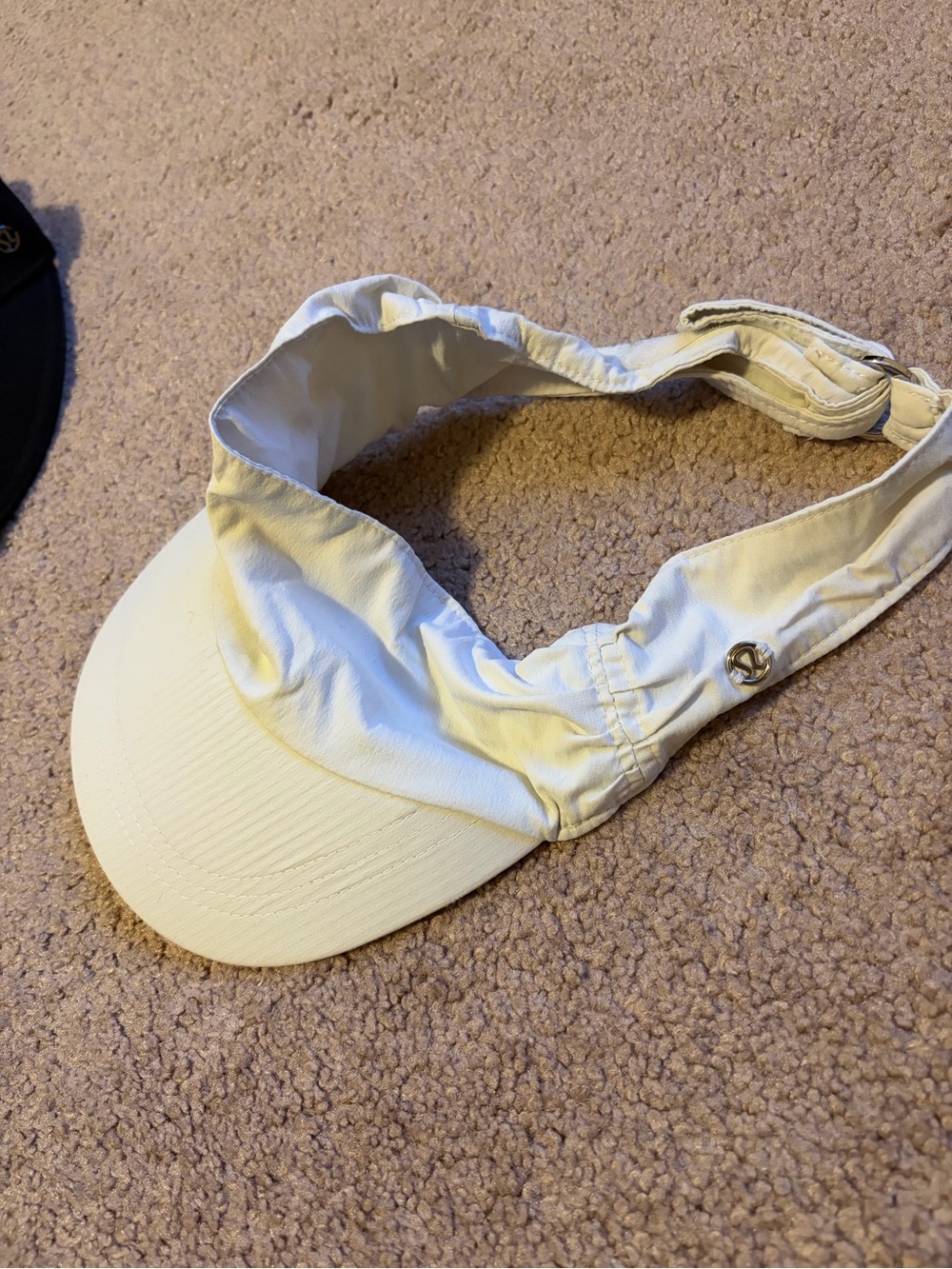 🍁 LULULEMON - White Visor Hat